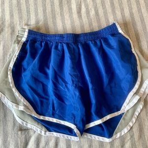 Women’s soffe athletic shorts size S with liner